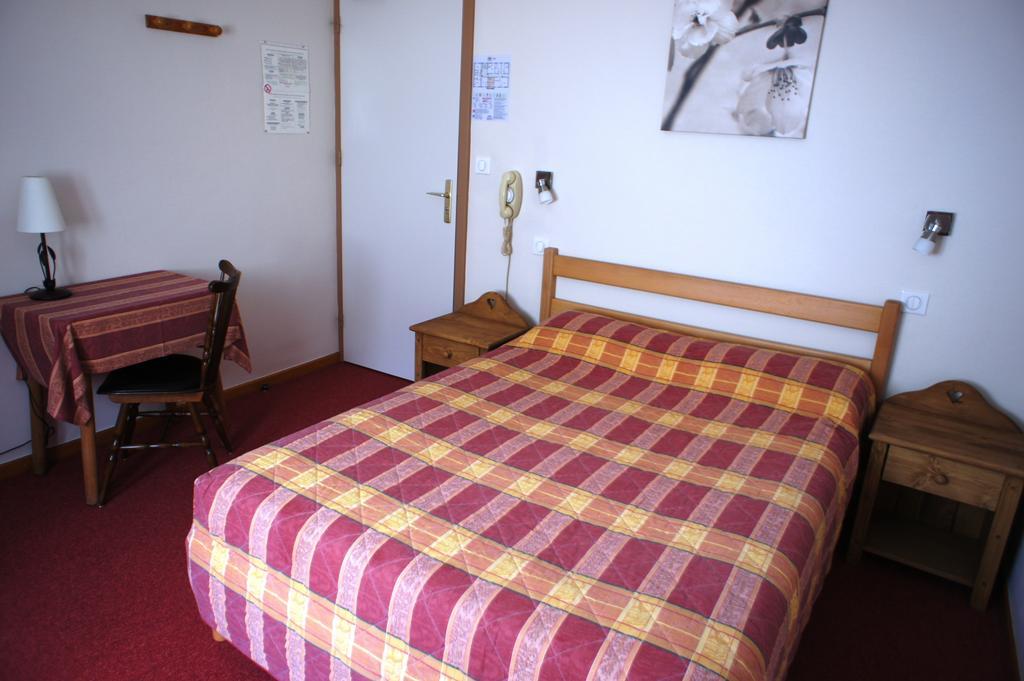 Hotel Du Centre Sergy  객실 사진
